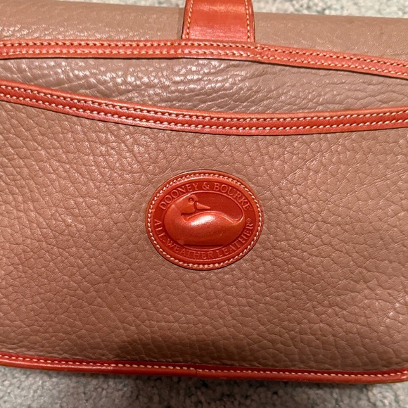 Dooney & Burke Elegant Brown and Grey Tan Leather Cross Body Bag - Picture 7 of 8